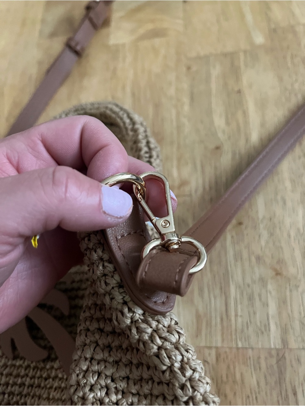 Brand new with tags Haute Hippie light tan woven hand bag with shoulder strap - Picture 3 of 6